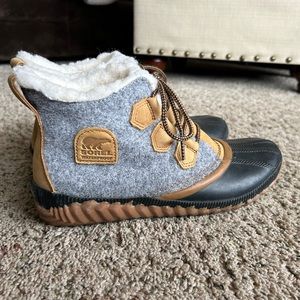 SOREL Out N About Ankle Boots Women’s Size 9.